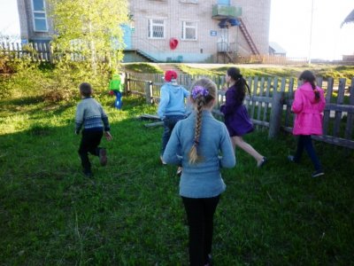По улицам тылового села