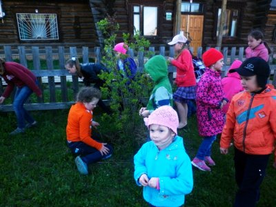 По улицам тылового села