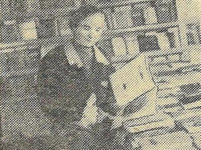 Продавщица Нина Григорьевна Русских в книжном отделе, 1959 год.