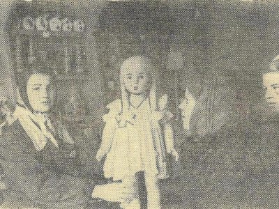 Слева продавщица культамага Лидия Ивановна Варанкина, 1959 год.