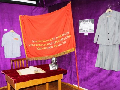 Комсомол, ты в памяти моей!