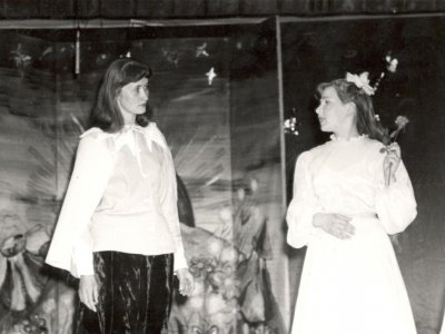 Сцена из спектакля «Букет одуванчиков», Афанасьевский дом культуры. Фонды Афанасьевского краеведческого музея.