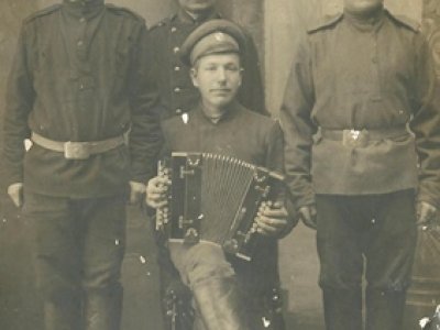 Гаврил Макарович крайний слева