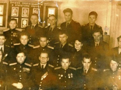 Андрей Федорович в 3-м ряду 3-й слева