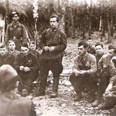 Члены партизанского отряда Бусловского. Источник: http://rkhvastland.ru/?p=6885.